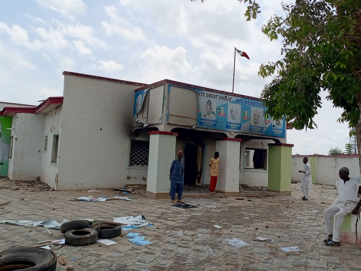 10 Injured As Hoodlums Set Jigawa APC Secretariat On Fire, Loot Agricultural Stores