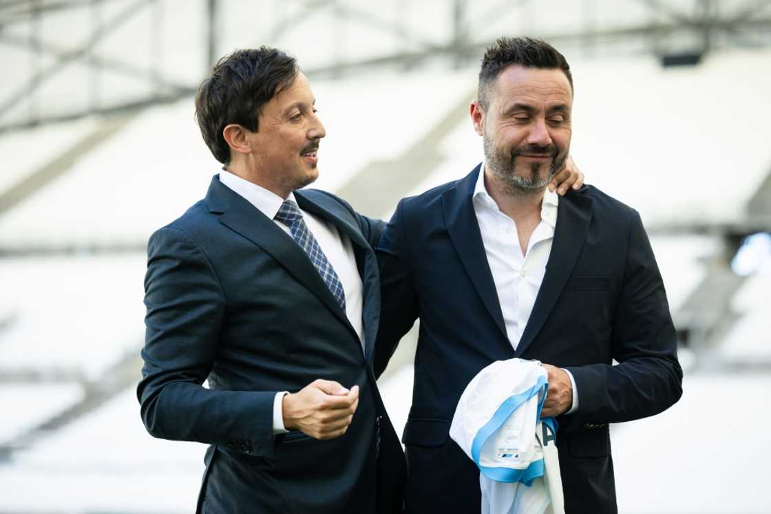 New Marseille coach Roberto De Zerbi (R) with club president Pablo Longoria at his unveiling