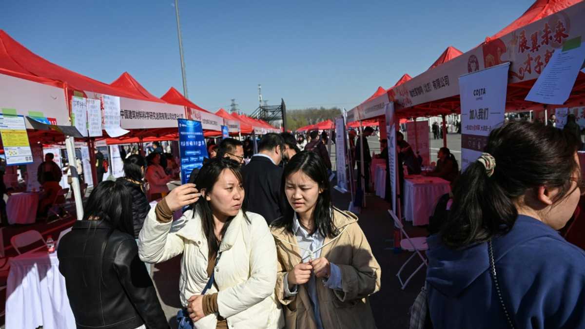 China youth unemployment jumps to 17.1% in July