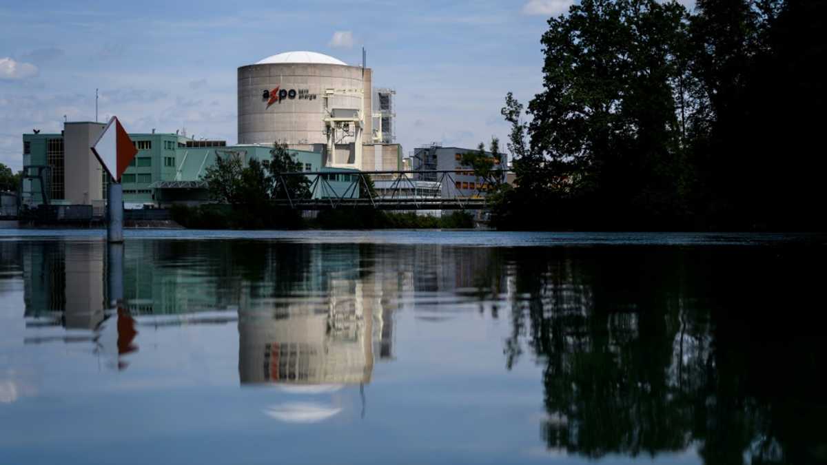 Switzerland reopens door for new nuclear power plants