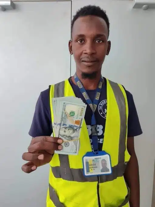 Airport cleaner returns $10K found on aircraft