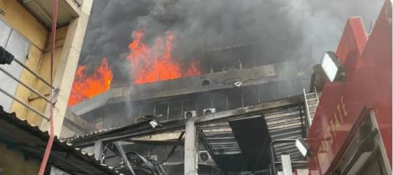 BREAKING: Fire Guts Lagos Government Staff Quarters in Ogba