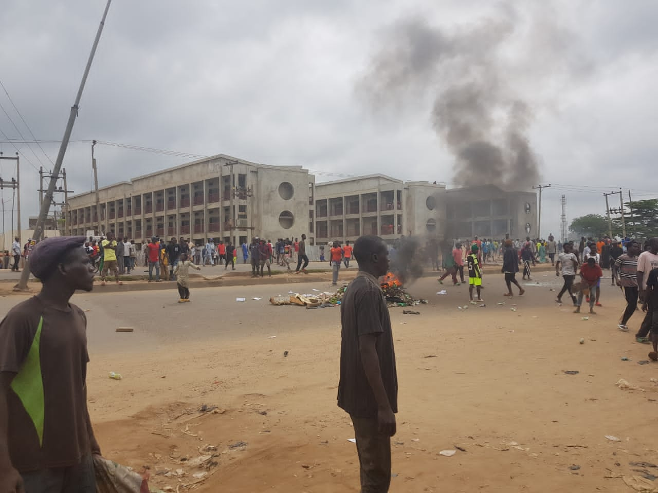 BREAKING: Protesters Barricade Abuja-Keffi Highway