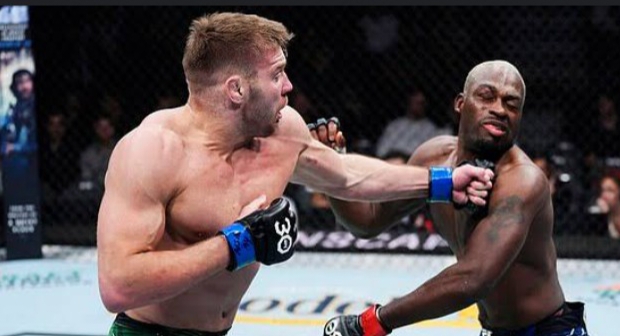 Dricus Du Plessis defeats Adesanya to retain UFC title