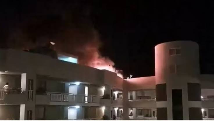 Just: Helicopter crashes into hotel roof, k!ills pilot, others