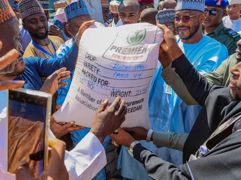 Lawal Flags Off Distribution Of 135 Trucks Of Fertiliser To Farmers