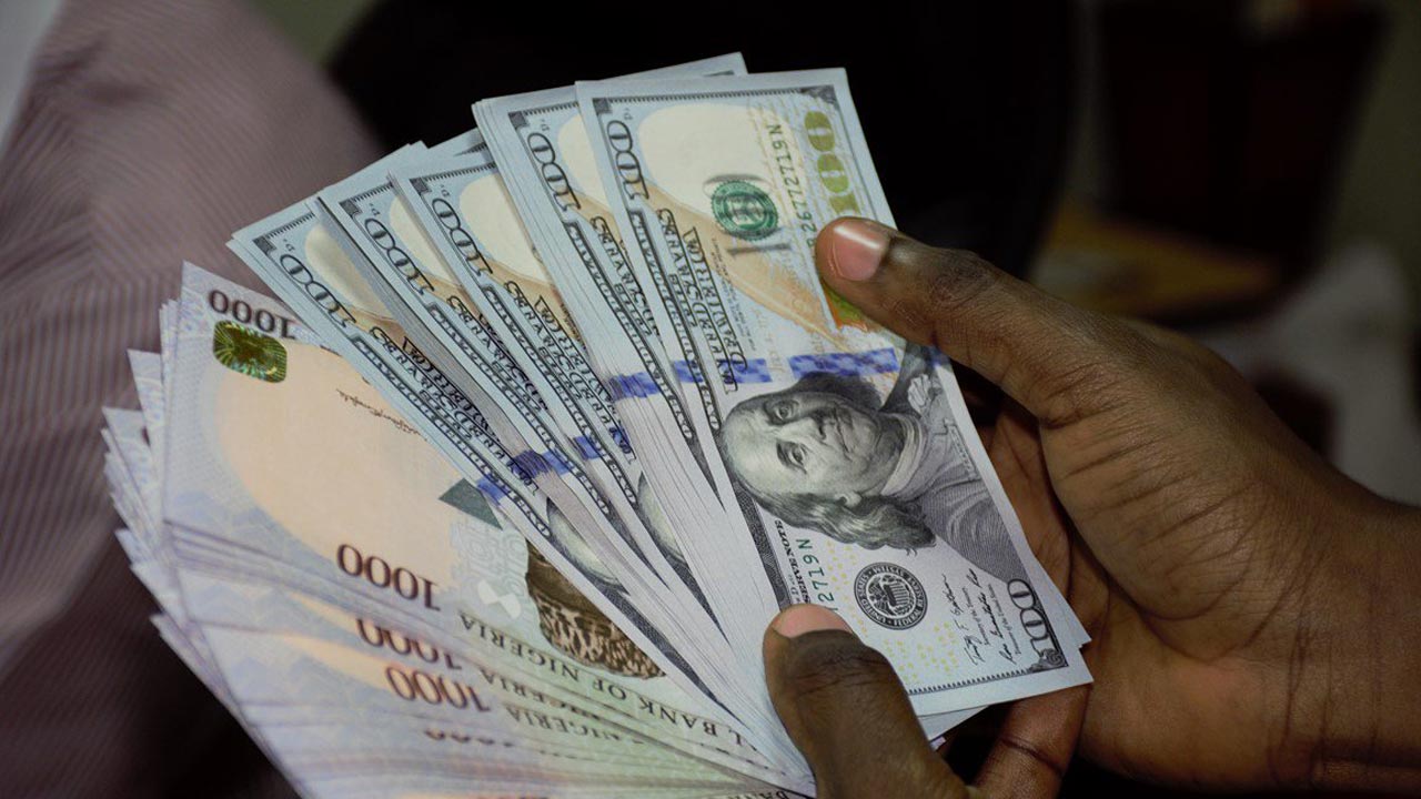 Naira gains N42.88 against dollar weekly amid CBN auction system