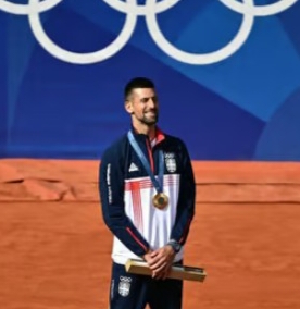 Pris 2024: Djokovic beat Alcaraz to win first Olympic Gold in Tennis