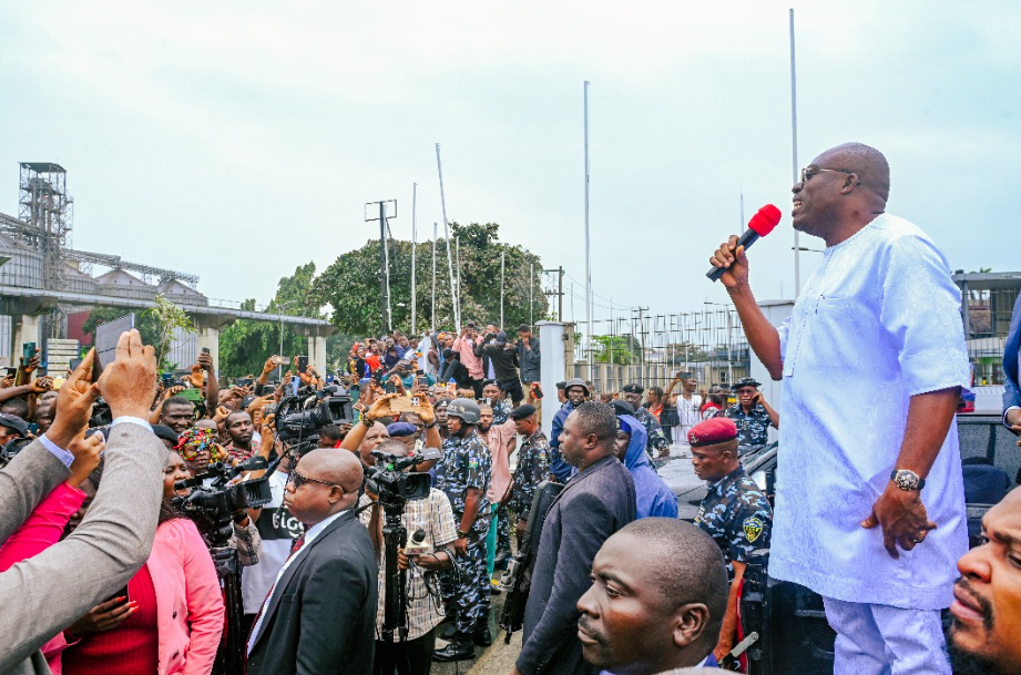 Protesters Angry As Gov Fubara Offers Money For Bread And 'Pure Water'