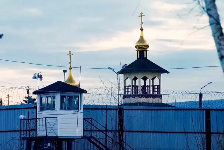 Russian inmates take staff hostage at prison colony