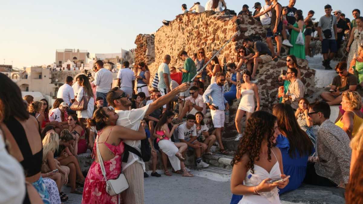 Greece to hike fee for cruise passengers to Mykonos and Santorini