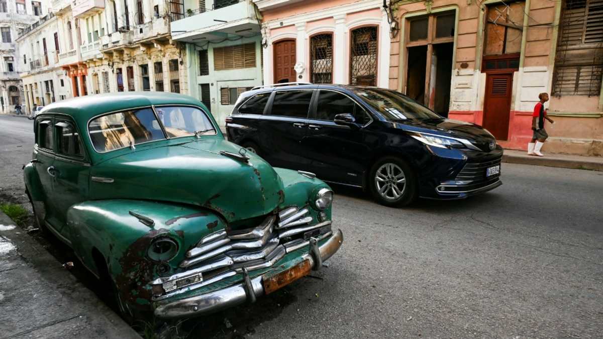 On Cuban streets, mid-century icons face challenge from new rides