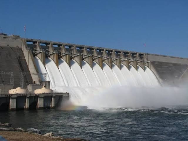 BREAKING: FG sounds alarm as Cameroon 'opens' Lagdo Dam