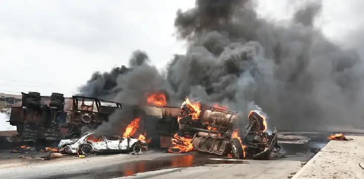 BREAKING: Five vehicles burnt as petrol tanker explodes in Ibadan