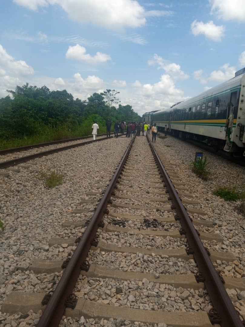 Breaking! Warri-Itakpe passengers stranded as train develops hydra