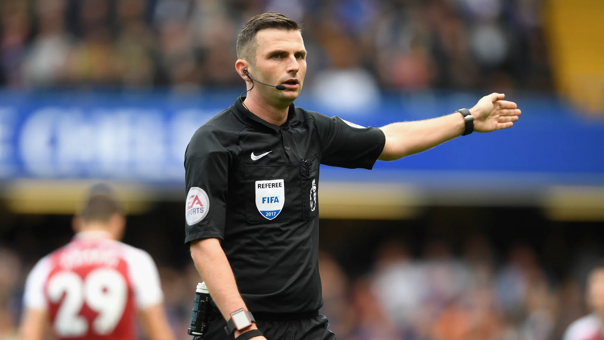 EPL: He wants himself in spotlight – Man Utd legend blasts referee Michael Oliver