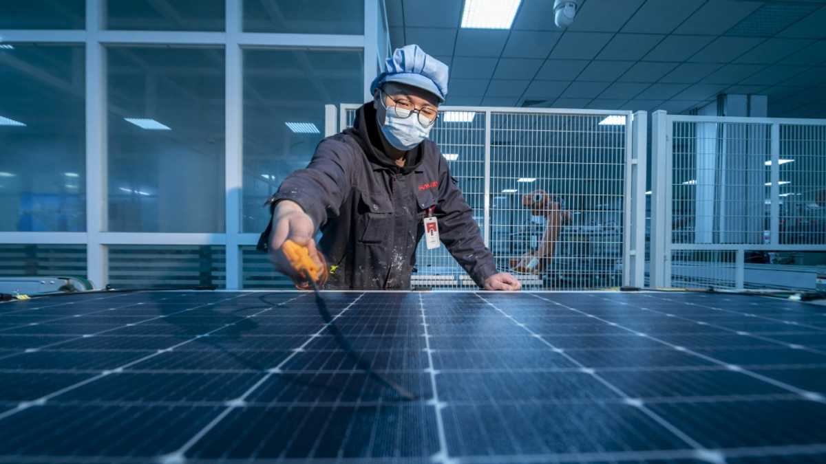 China's solar goes from supremacy to oversupply