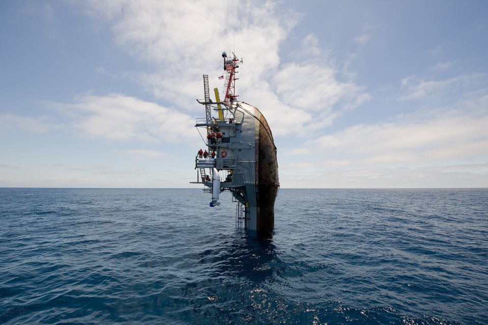 The platform is able to turn 90 degrees and turns into a vertical ocean lab