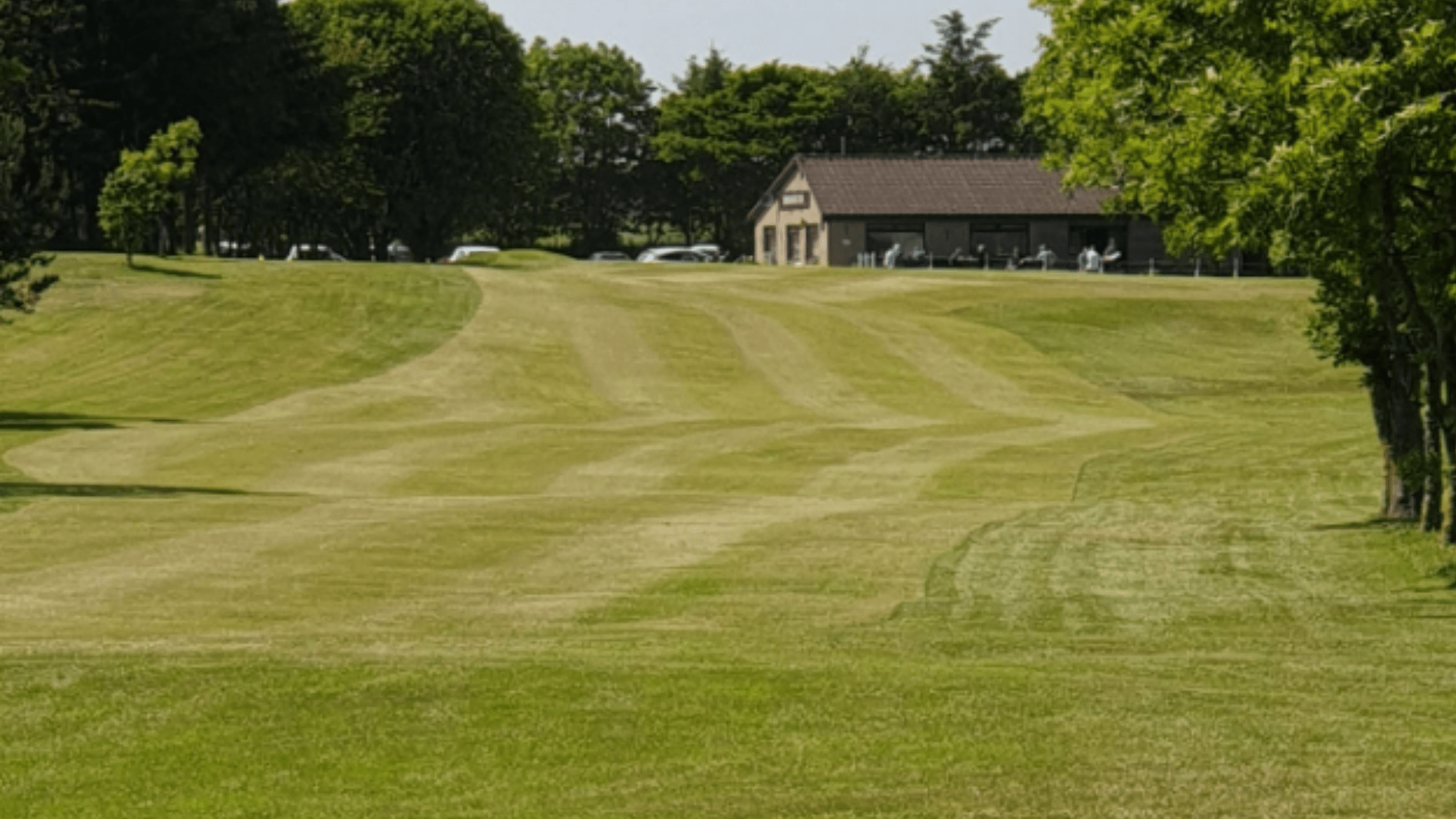 Popular golfer dies on Scots course as club closes doors after tragedy