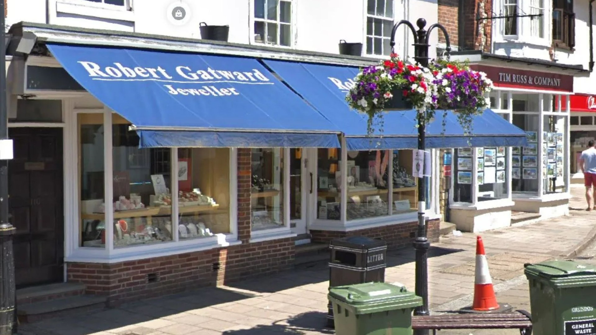 Popular jewellery store to close after 55 years as it launches huge closing down sale