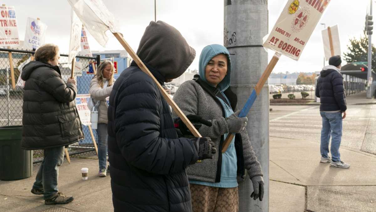 Striking Boeing workers aim to restore old retirement program