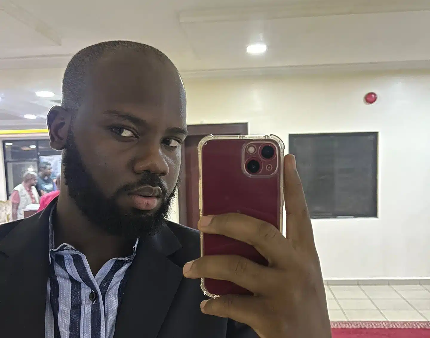 25-year-old man, jobless and living with parents, brags about iPhone 13 as achievements