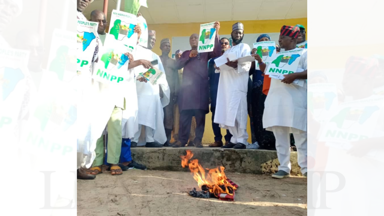 NNPP Faction Disowns Kwankwaso, Burns Kwankwasiya Red Caps In Niger