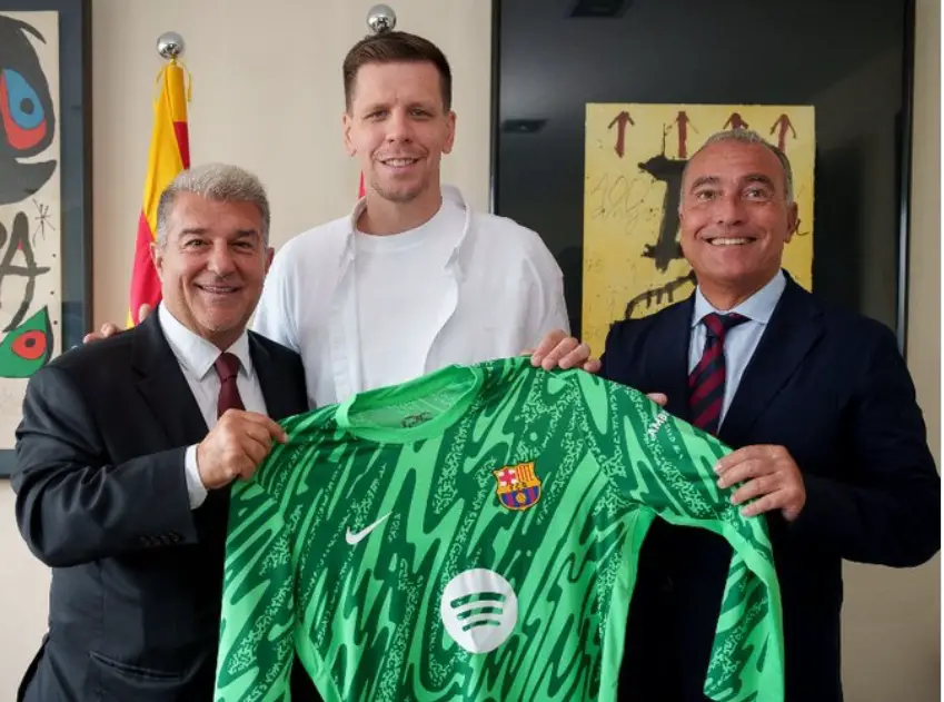 Barcelona Complete Szczesny Signing As Free Agent