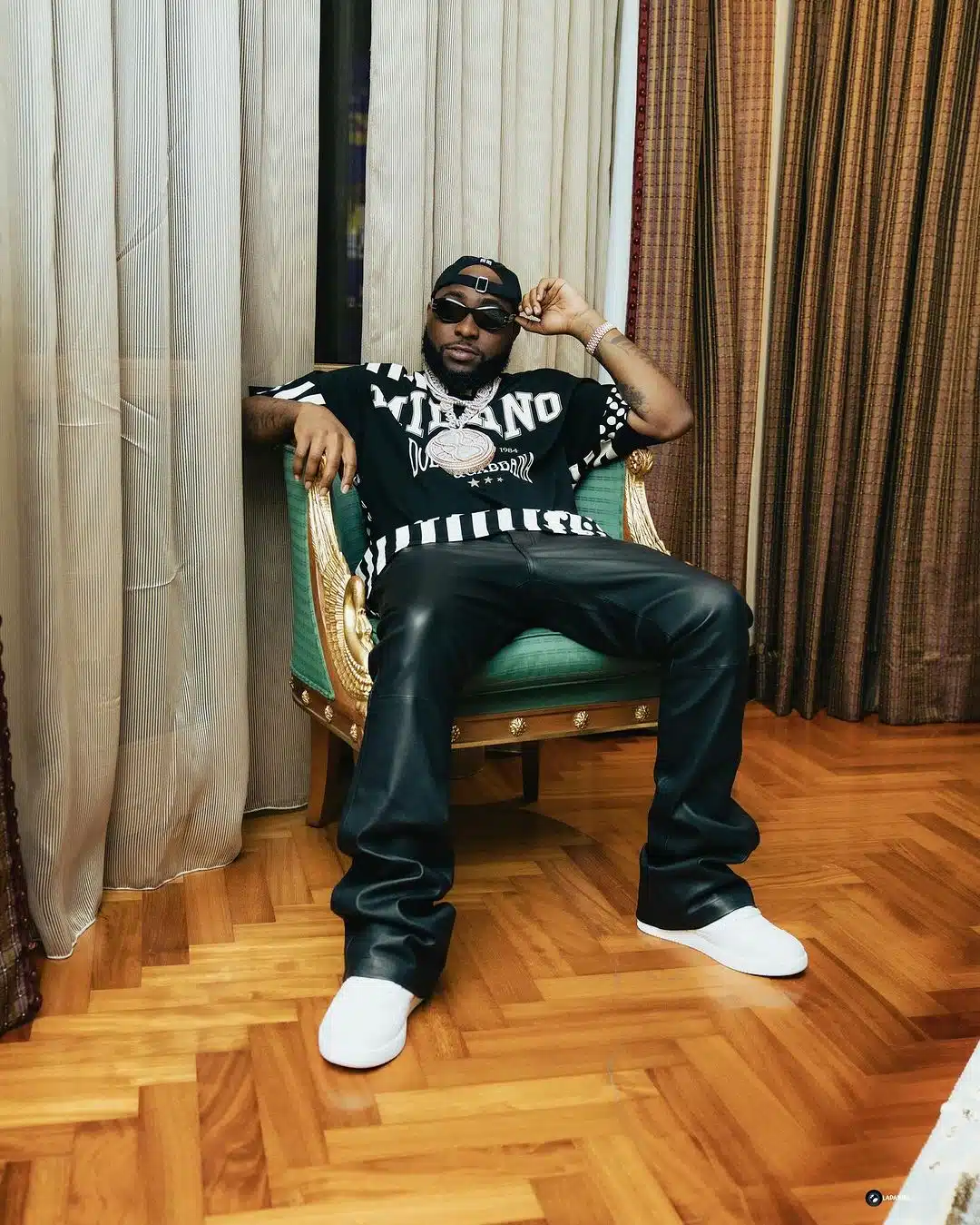 Wizkid burst into laughter as Davido's fan dump him amid beef 