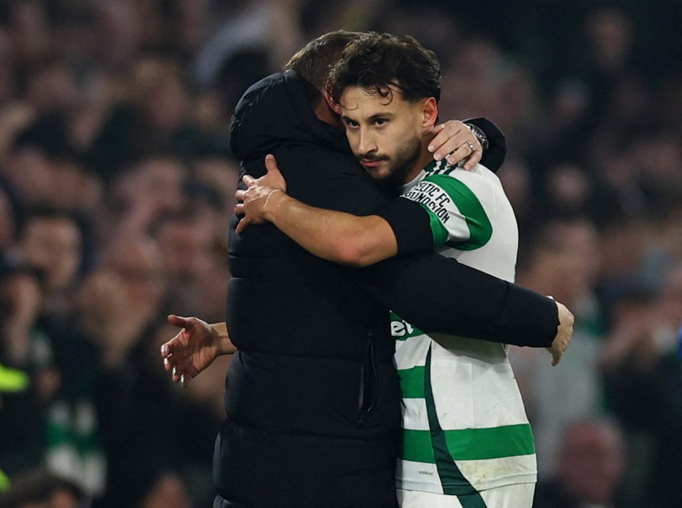 Soccer Football – Champions League – Celtic v RB Leipzig – Celtic Park, Glasgow, Scotland, Britain – November 5, 2024 Celtic’s Nicolas Gerrit Kuhn with Celtic manager Brendan Rodgers after being substituted Action Images via Reuters/Lee Smith