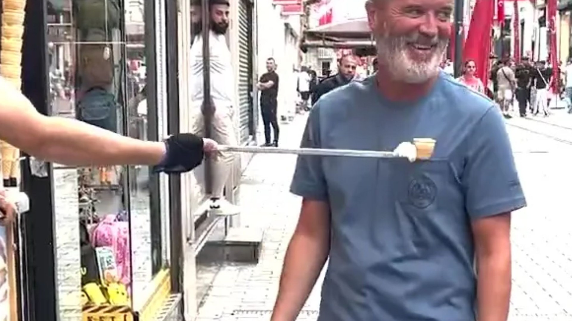 Man Utd legend Roy Keane abruptly walks off as he is repeatedly teased by ice cream man