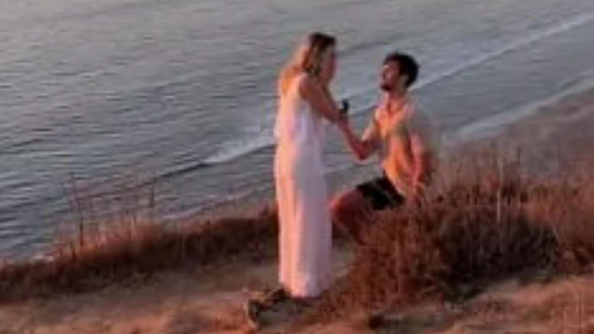 Watch moment Love Island star proposes to his girlfriend after meeting on another reality show