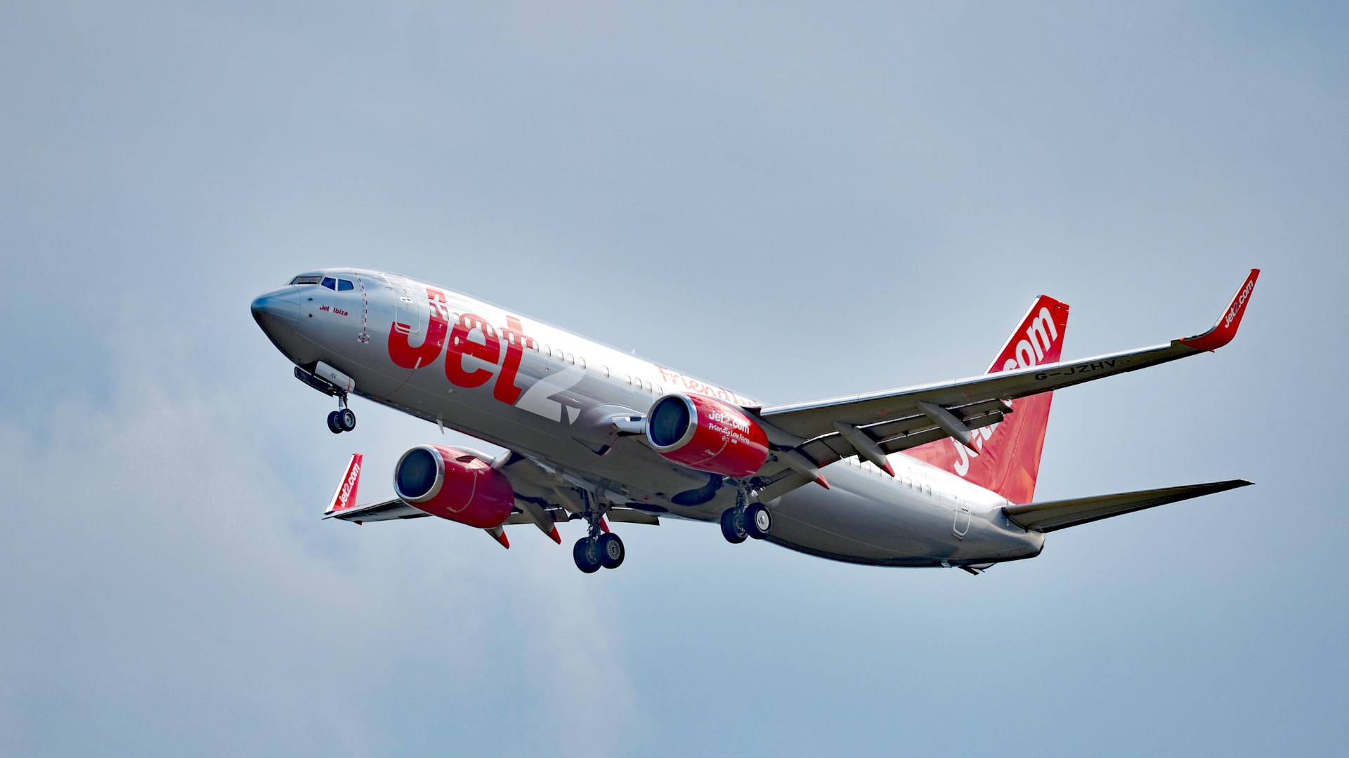 Two women arrested after 'chaos' on Jet2 Glasgow flight as crew handle mid-air emergency