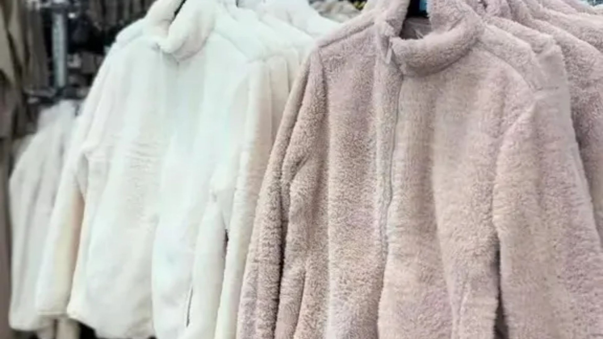 Primark fans are going wild for the ‘softest, warmest and fluffiest’ buy that’ll snow-proof you as temperatures plummet