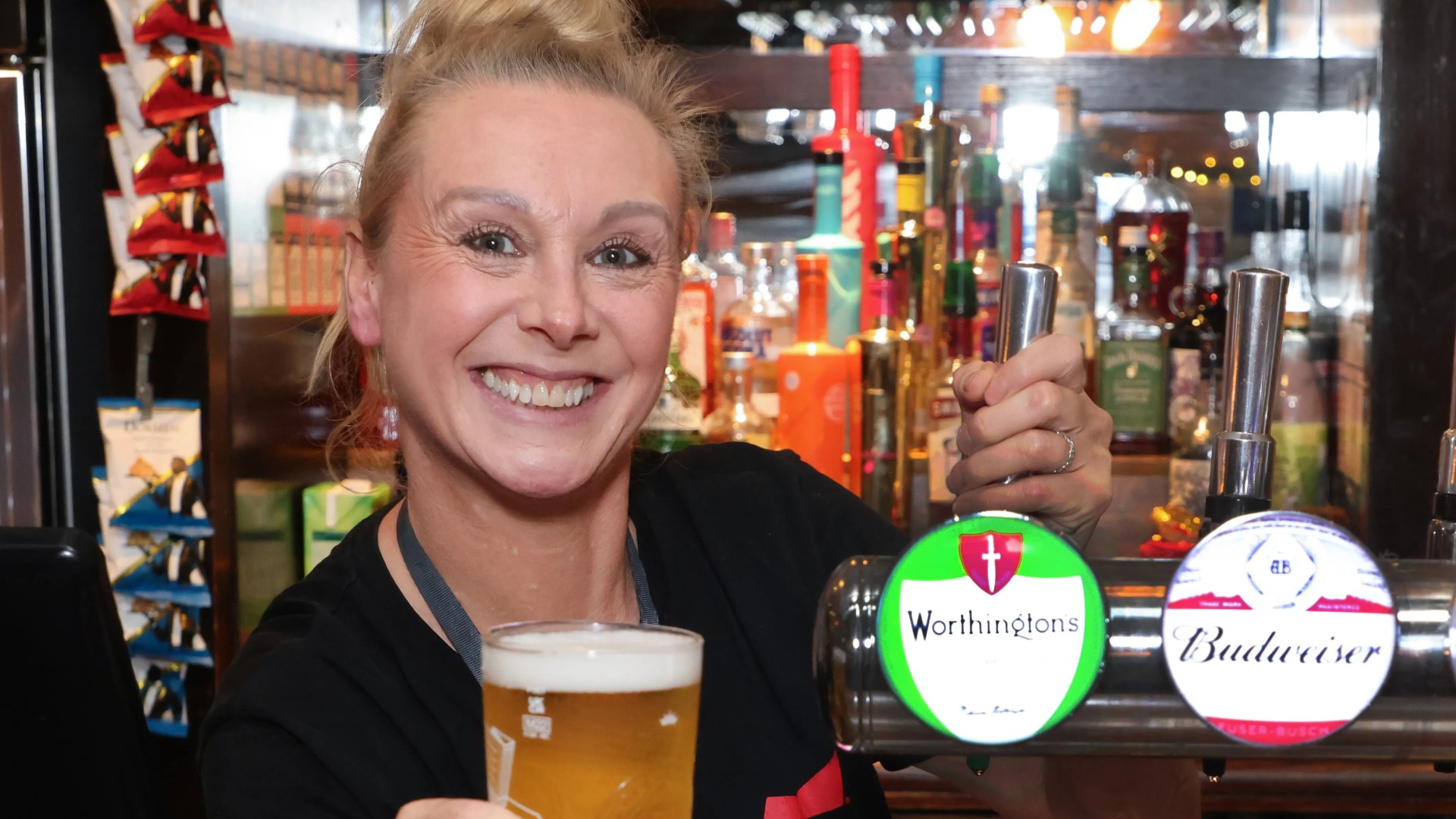 90s kids TV star looks unrecognisable as she pulls pint in Wetherspoons - do you know who?