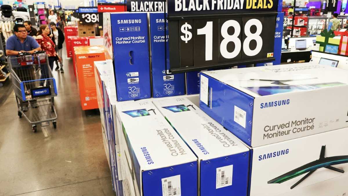 US consumers to bargain hunt in annual 'Black Friday' spree