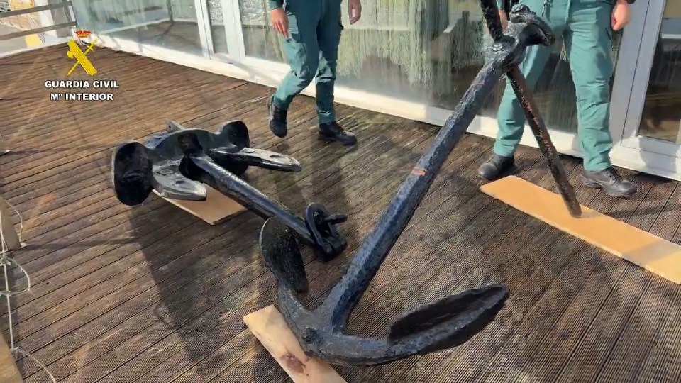 A anchor from the ship was found by local police