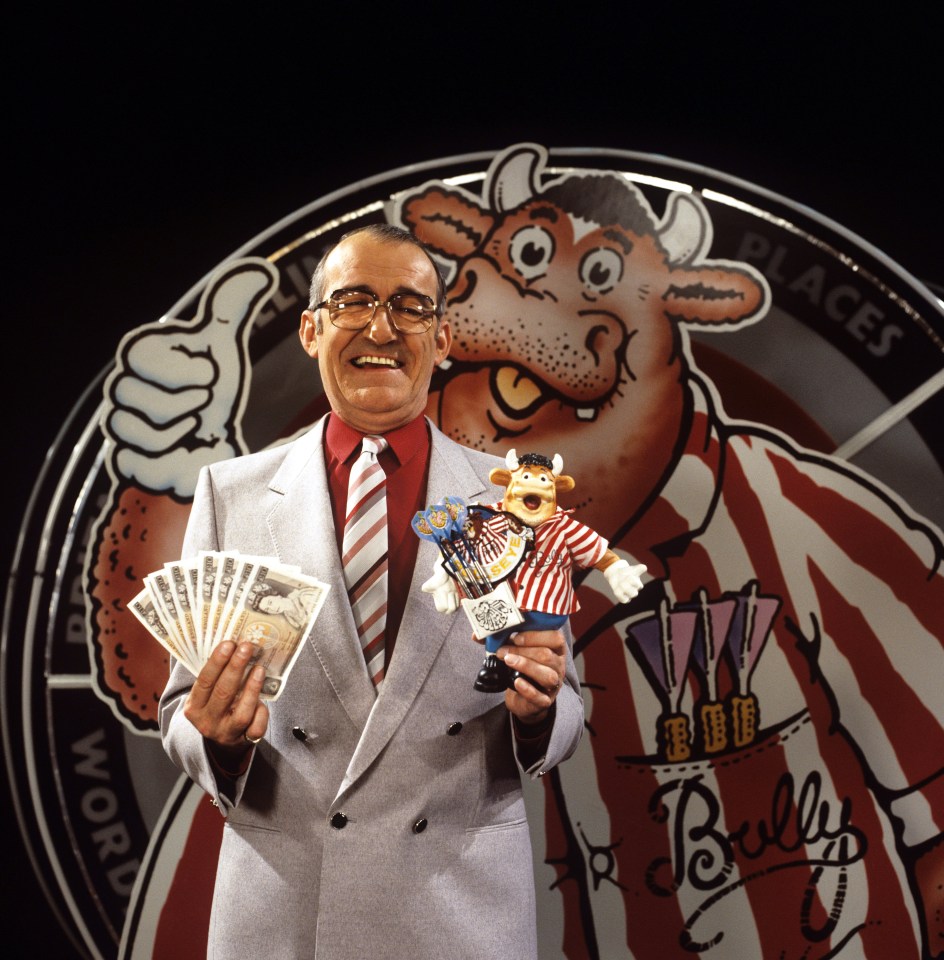 Jim Bowen hosts Bullseye in 1984