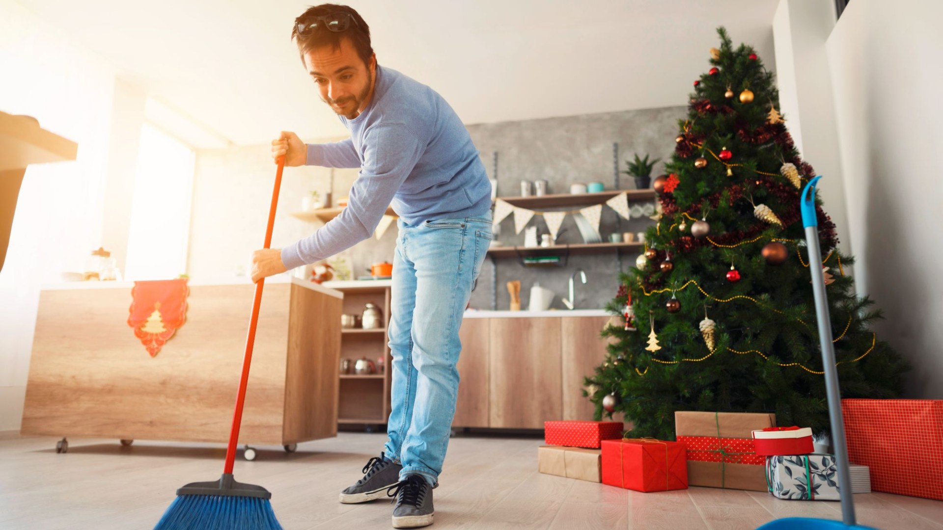 The Reverse Santa cleaning rule used by professionals to make Christmas a breeze and keep you totally clutter free too