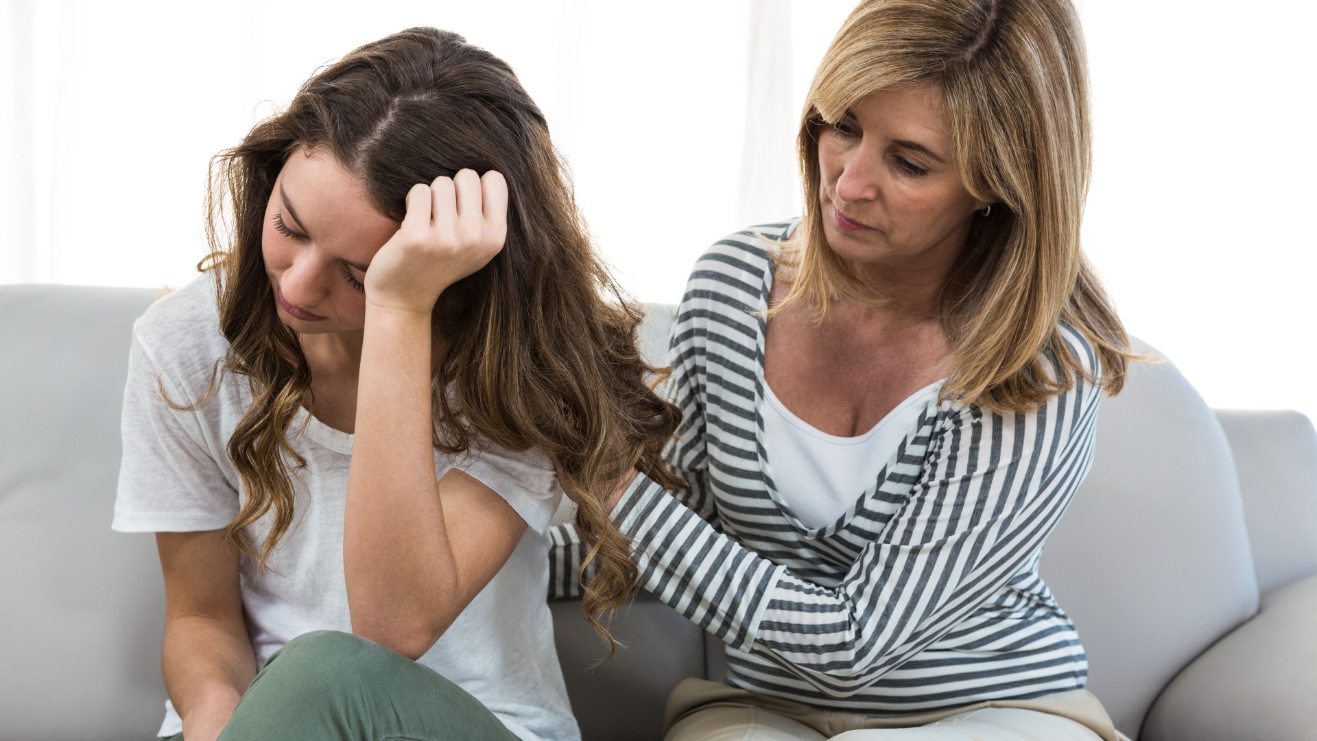 How do I help my best friend escape her controlling mother?