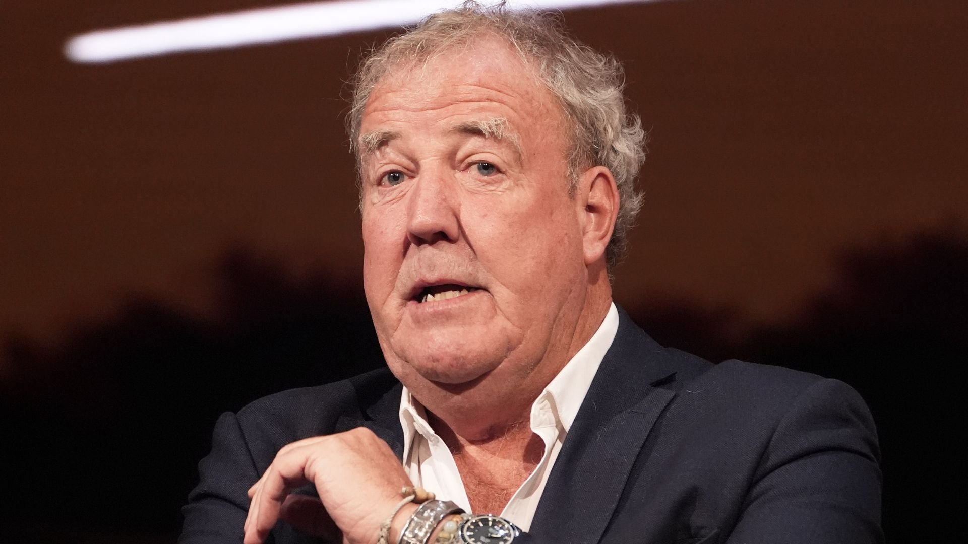 Jeremy Clarkson's horse runs out of gas on debut as 'unbelievable scenes' occur in crazy Uttoxeter race