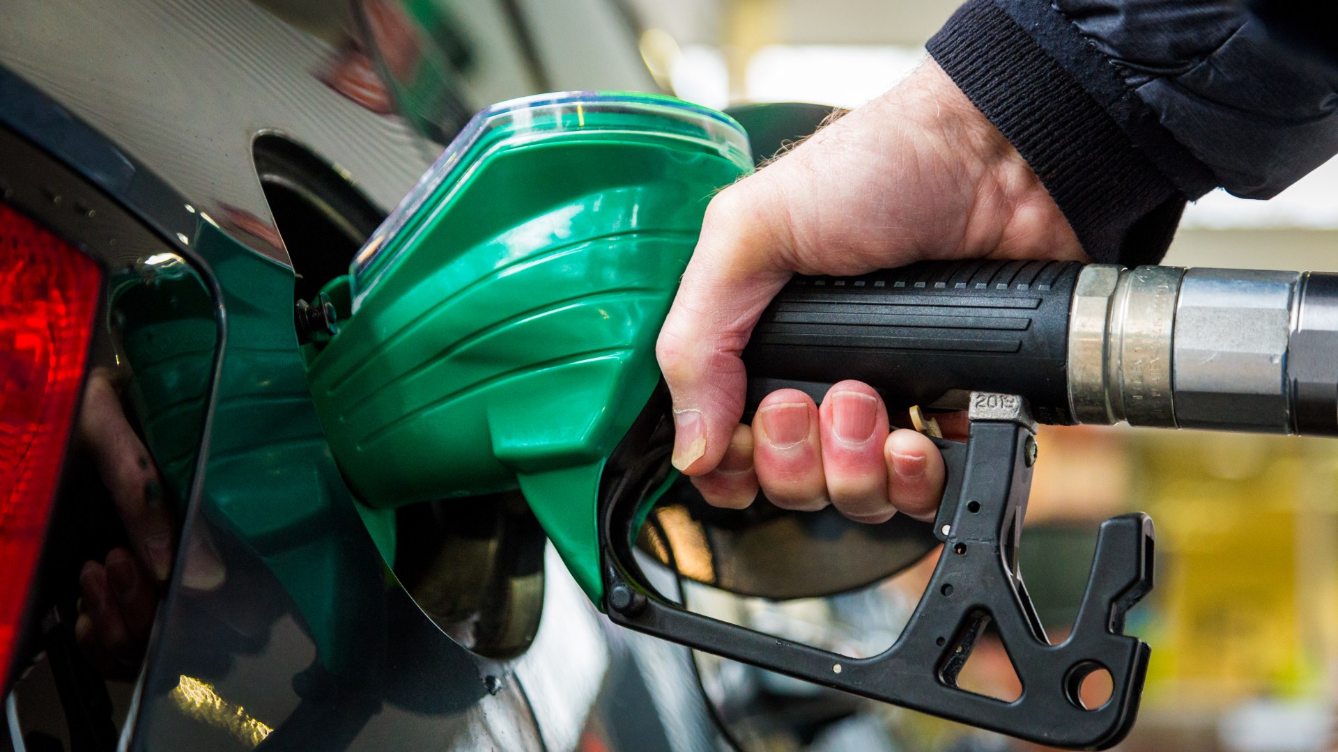 Motorists still being ripped off at the pumps as fuel retailers keep profits high