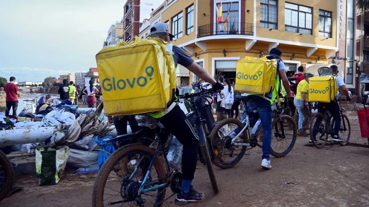 Delivery firm Glovo riders in Spain to become employees