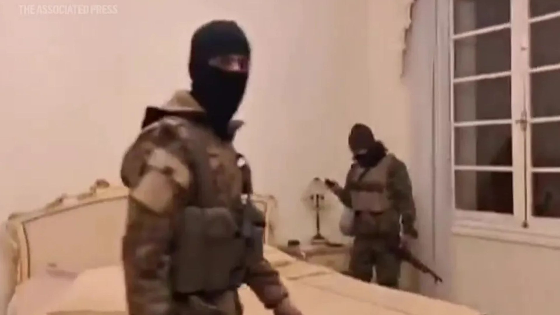 Watch Syrian rebels storm Assad’s palace and rifle through dictator's bedroom drawers after seizing second city Aleppo