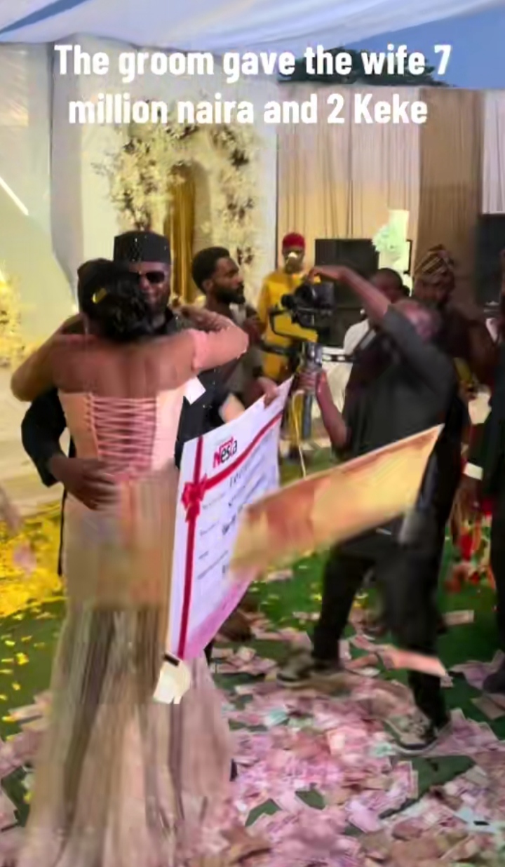 Moment groom gifts wife N7M and 2 keke on wedding day