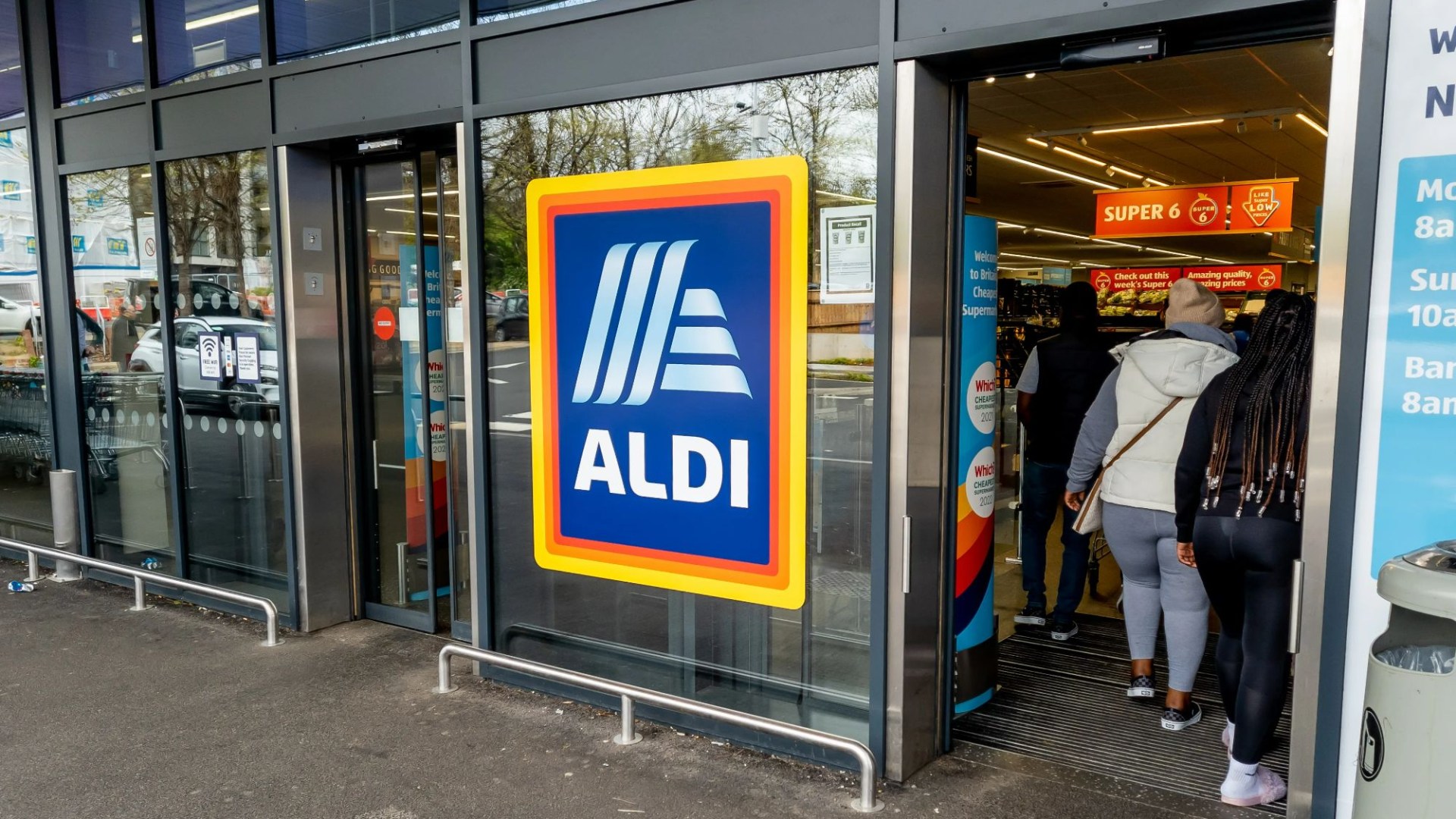 Aldi shoppers clear shelves of bargain £3.49 Christmas tipple despite imposing a limit on customers