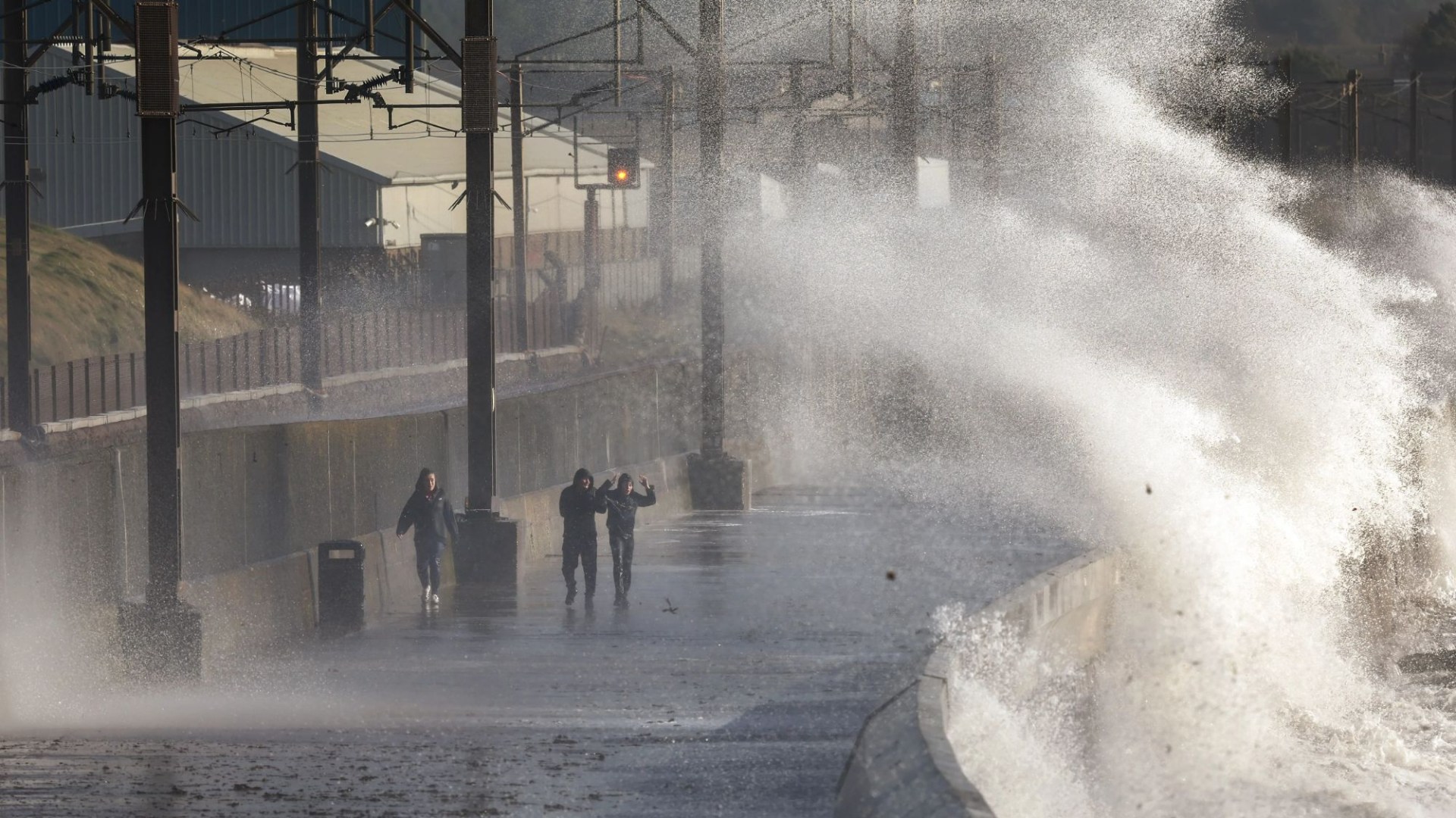 Weather maps show 557-mile wide Atlantic storm heading for Scotland with gusts up to 75mph