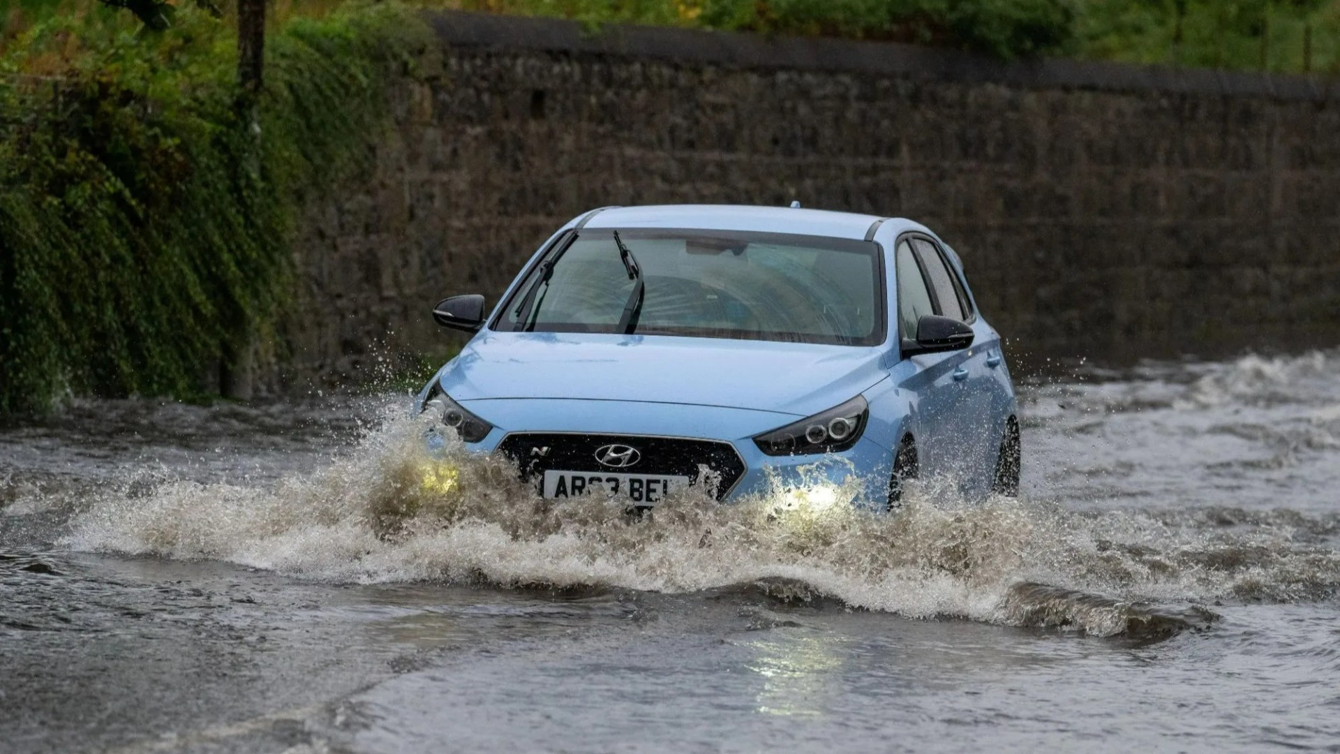 Storm Darragh: Met Office EXTENDS weather warning as Scotland battered by rain, wind and snow