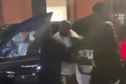 Defiant Floyd Mayweather speaks out over video of angry mob trying to jump him while he was jewellery shopping in London – The Scottish Sun