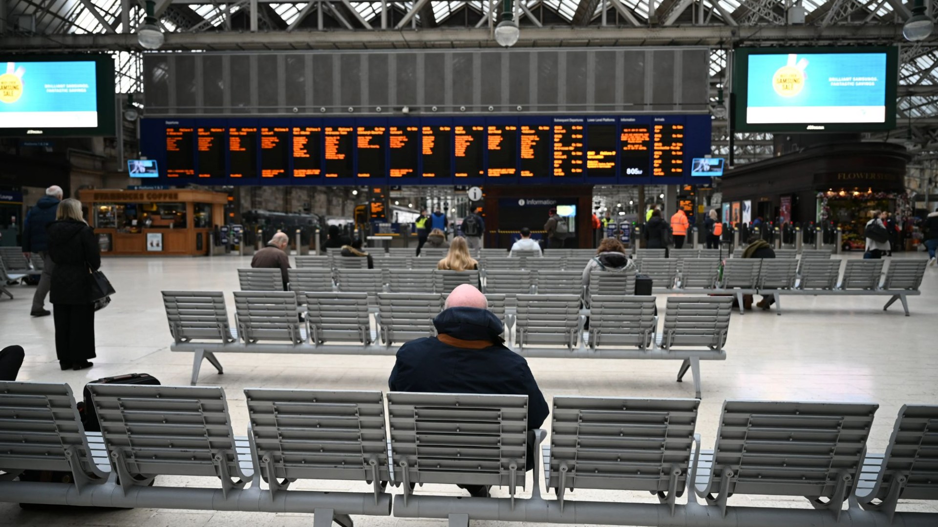 Travellers warned of Xmas train chaos on busy Glasgow route as staff set to strike